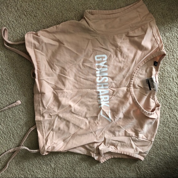 Gymshark Tops - WILLING TO NEGOTIATE PRICE!! 
Workout crop top